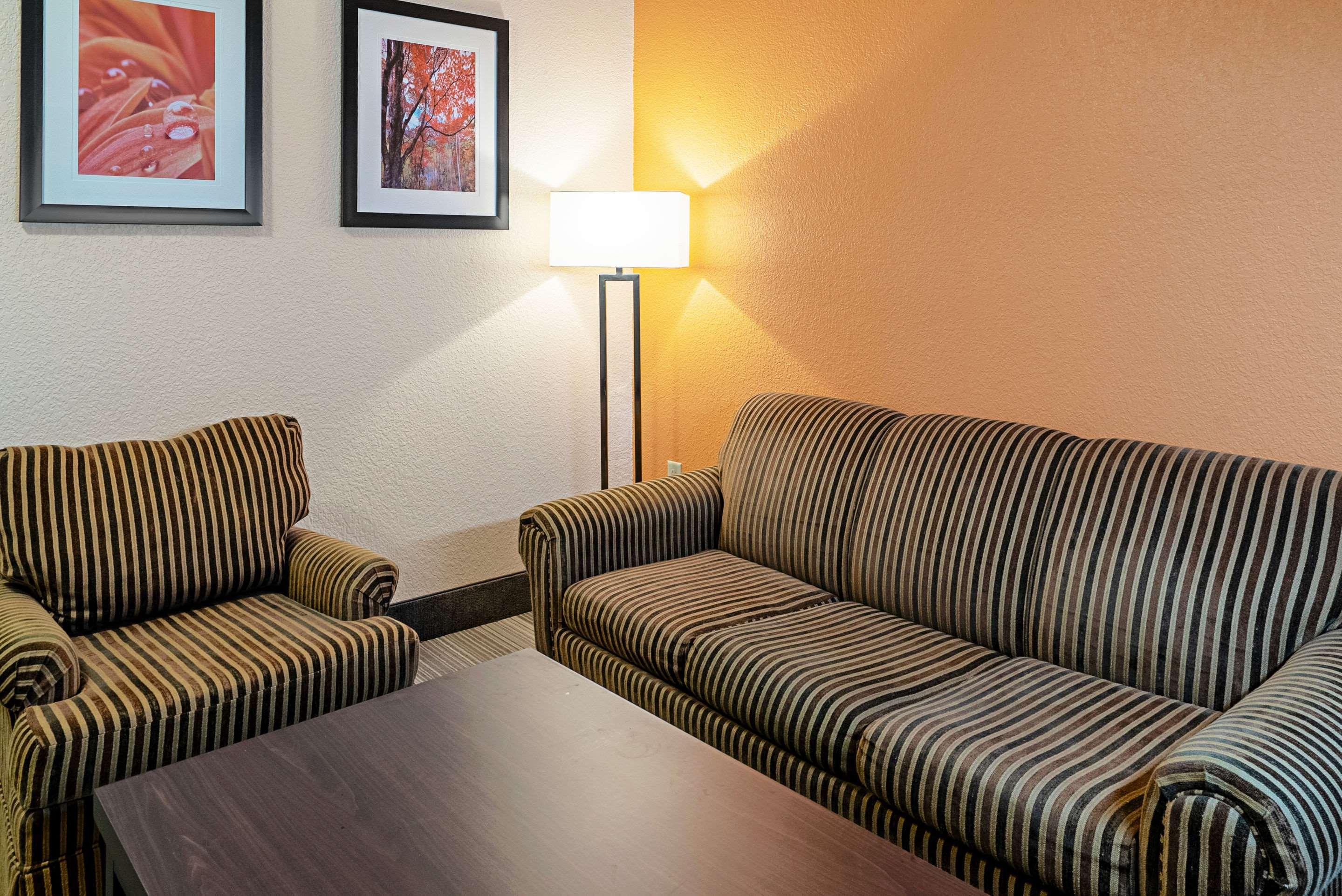 Quality Inn & Suites Robbinsville Buitenkant foto
