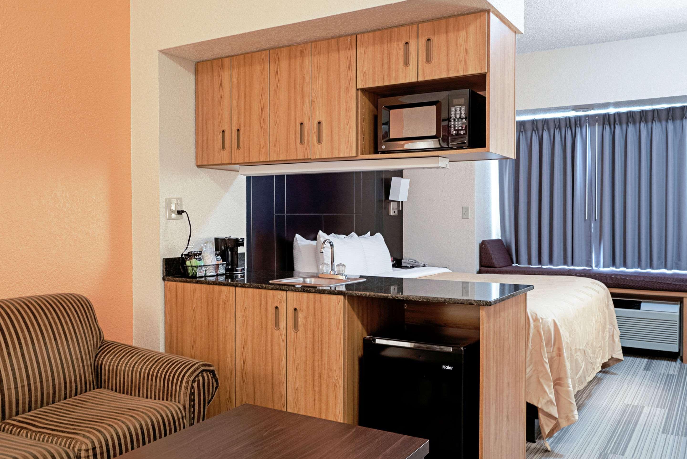 Quality Inn & Suites Robbinsville Buitenkant foto