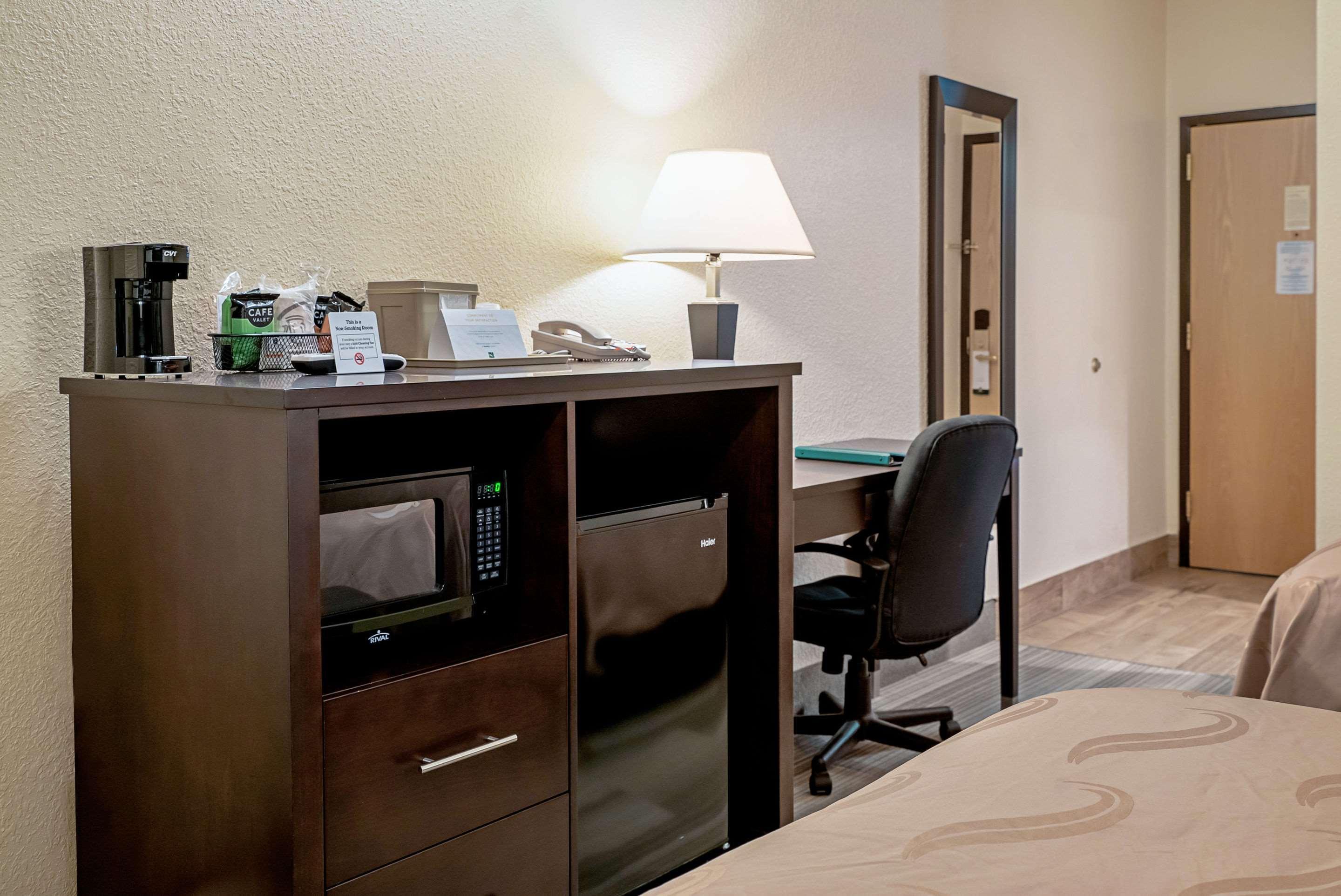 Quality Inn & Suites Robbinsville Buitenkant foto