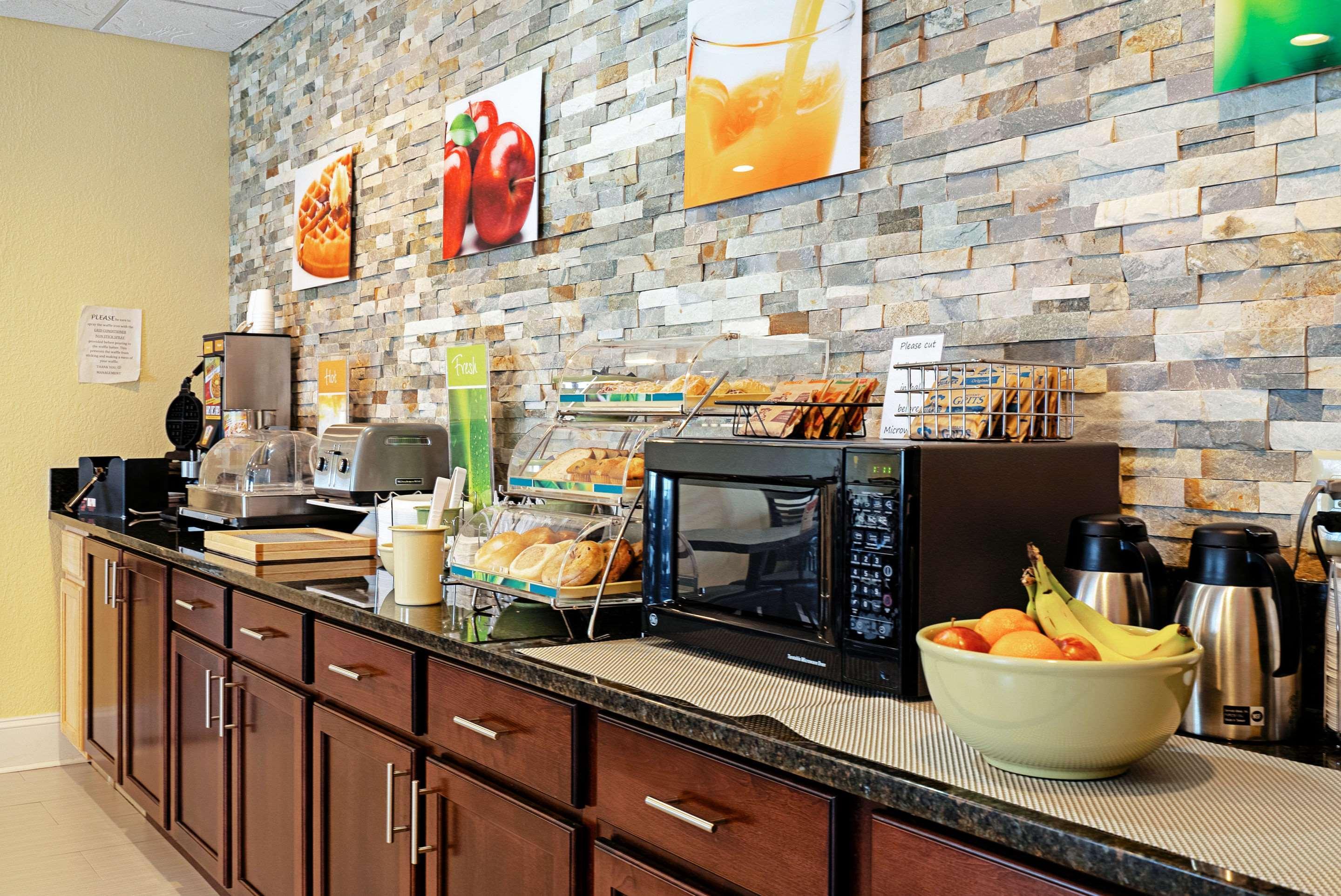 Quality Inn & Suites Robbinsville Buitenkant foto