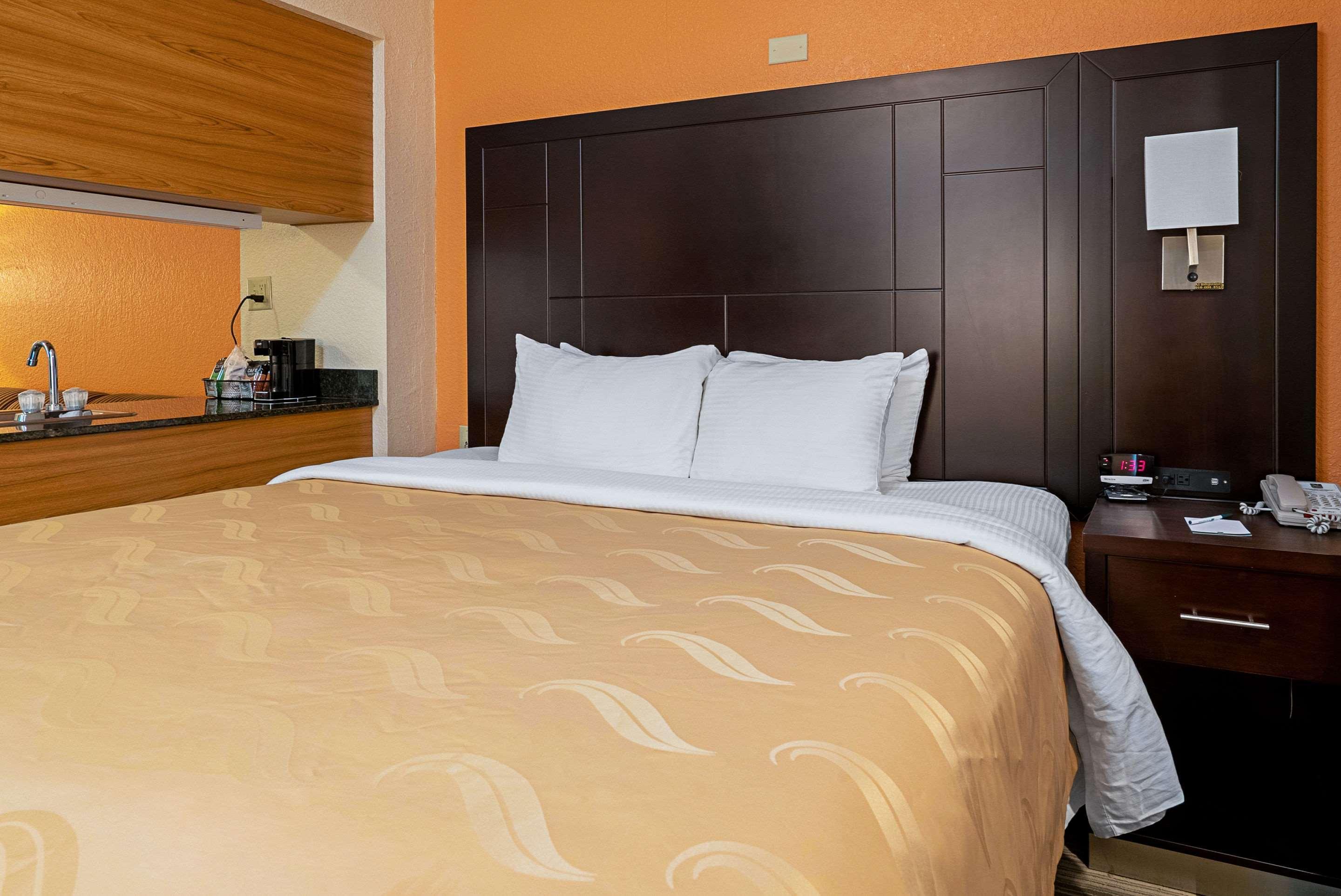 Quality Inn & Suites Robbinsville Buitenkant foto