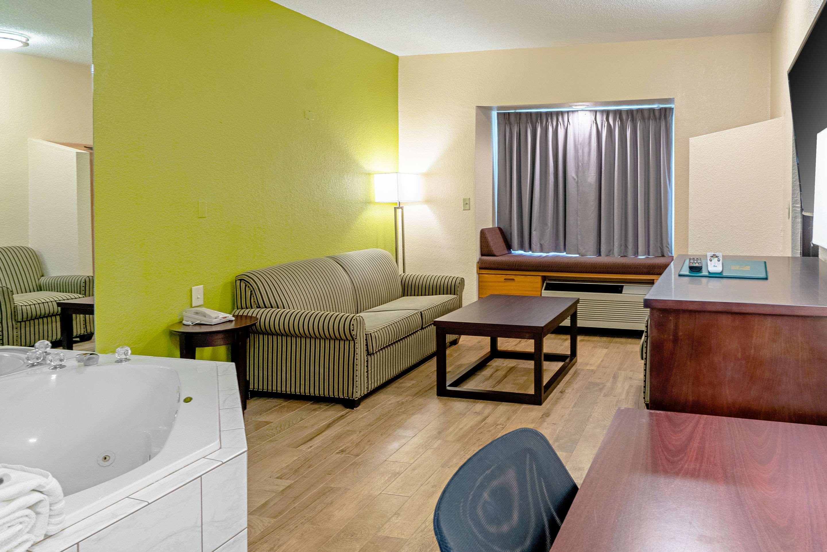 Quality Inn & Suites Robbinsville Buitenkant foto