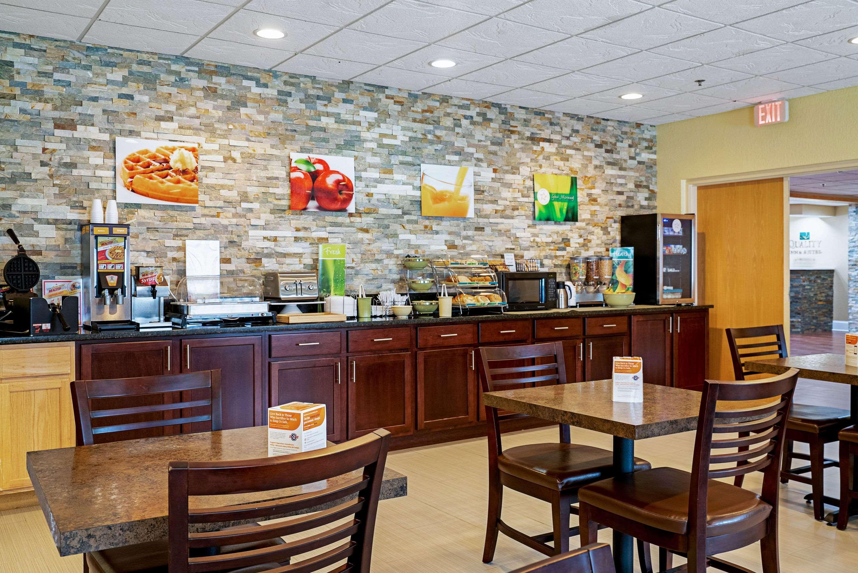 Quality Inn & Suites Robbinsville Buitenkant foto