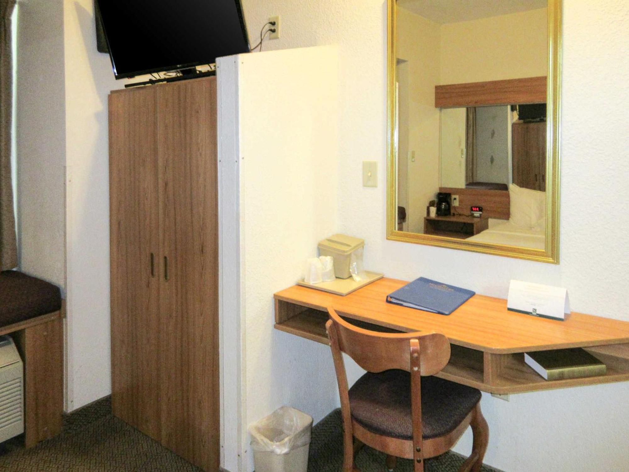 Quality Inn & Suites Robbinsville Buitenkant foto